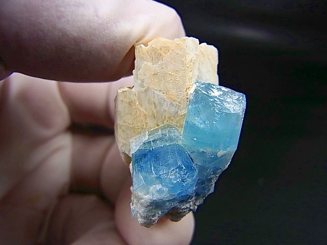 画像: ベトナム・タインホア産アクアマリン付き微斜長石 11.4g