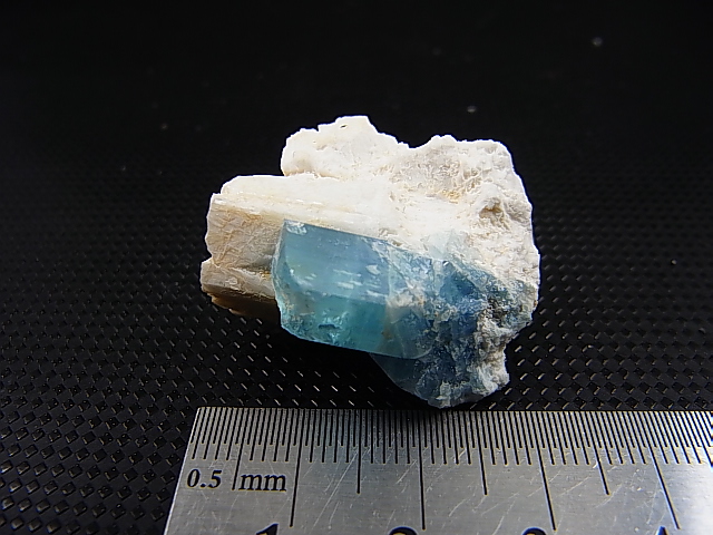 画像: ベトナム・タインホア産アクアマリン付き微斜長石 11.4g