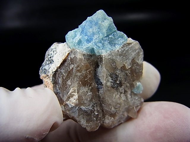 画像: ベトナム・タインホア産アクアマリン付き水晶 29.5g