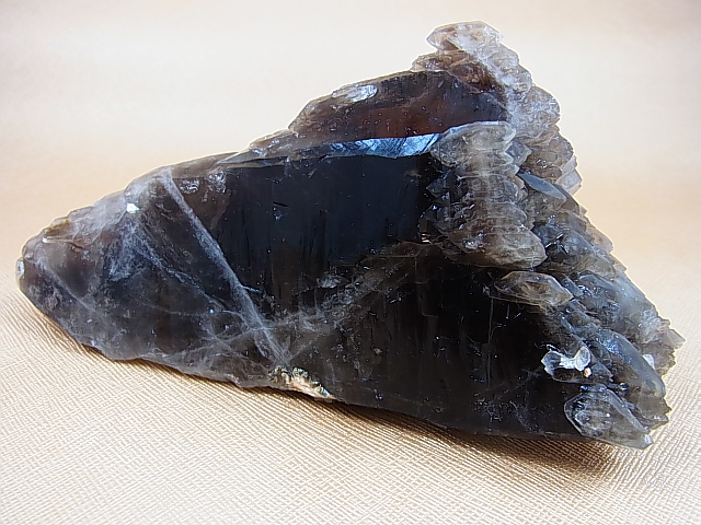 画像: キャビネットサイズ：ノルウェー産スモーキー水晶（セルフヒールド/ベントクオーツ） 390.4g