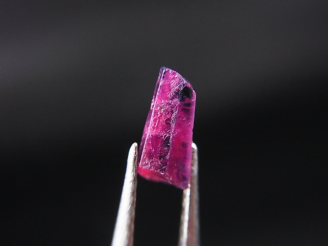画像: タンザニア・ウィンザー産レッドピンクサファイア原石（バイカラー） 0.7カラット