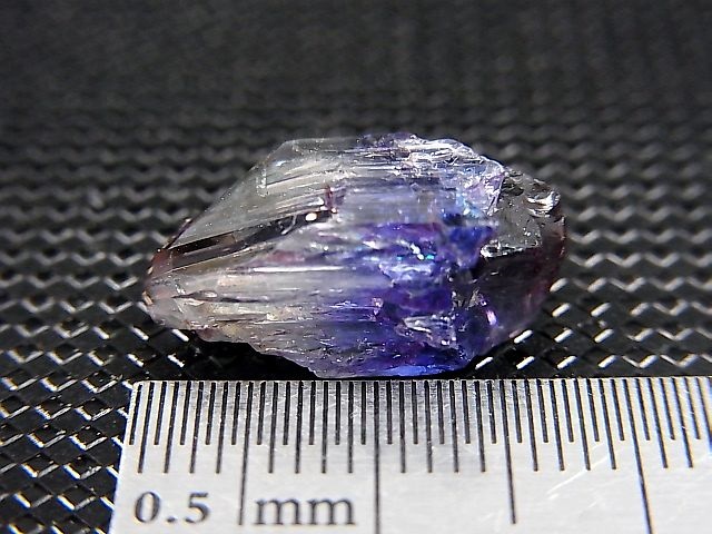 画像: ジェムクオリティ：タンザナイト原石（多色性） 10.6カラット