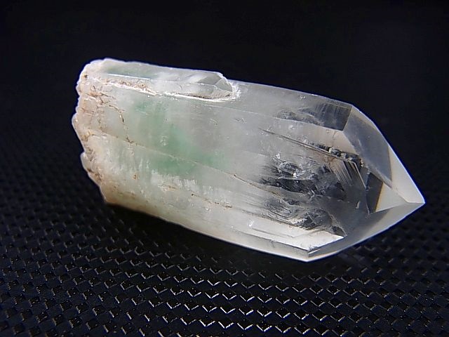 画像: マダガスカル産フックサイトイン水晶ポイント（グリーンファントム） 16.6g