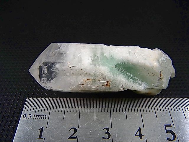 画像: マダガスカル産フックサイトイン水晶ポイント（グリーンファントム） 20.3g