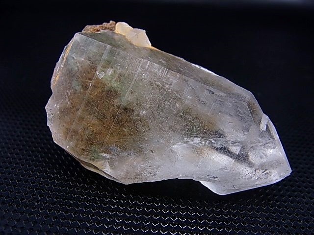 画像: インド・マニハール産クリア水晶（ゴールドルチル＆クローライト入り） 44.7g