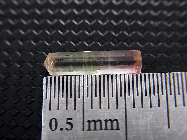 画像: アフガニスタン産バイカラートルマリン柱状結晶（ライトグリーン/ライトピンク） 0.9カラット