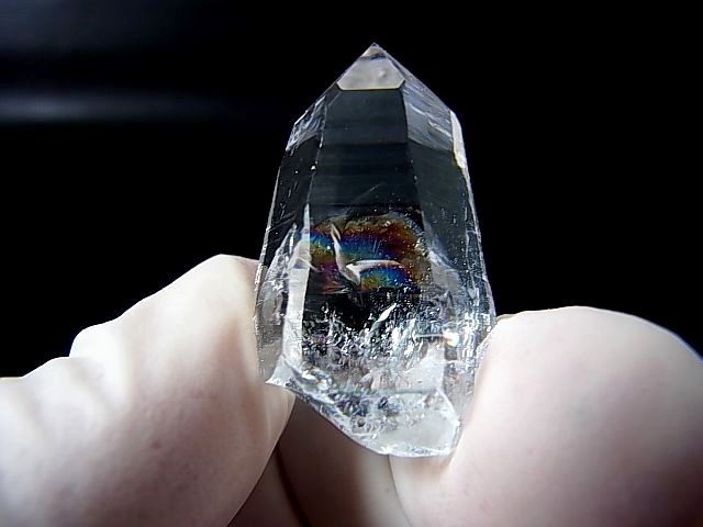 画像: ペーニャブランカ産コロンビアン・レムリアンシード水晶ポイント（レインボー入り） 9.9g