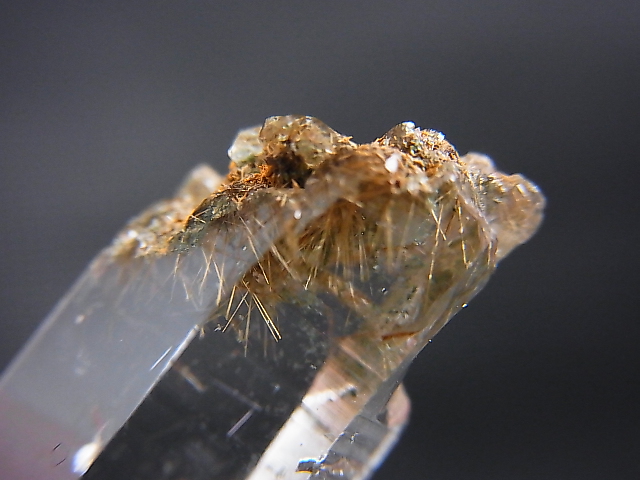 画像: インド・マニハール産クリア水晶（ゴールドルチル入り） 5.0g