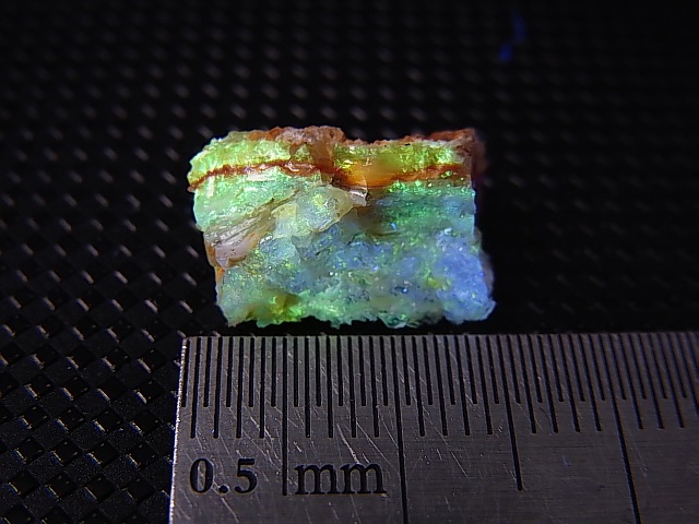 画像: Hokkaidoite北海道然別湖産蛍光オパール原石 0.9g