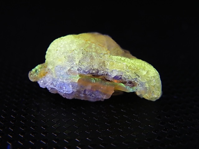 画像: Hokkaidoite北海道然別湖産蛍光オパール原石 2.5g