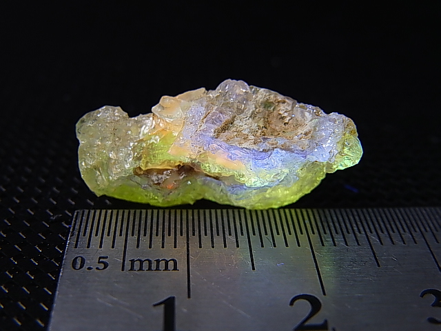 画像: Hokkaidoite北海道然別湖産蛍光オパール原石 2.5g