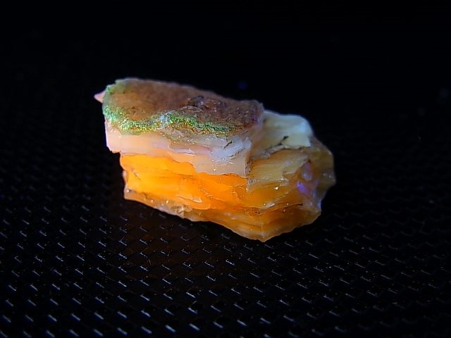 画像: Hokkaidoite北海道然別湖産蛍光オパール原石 3.1g