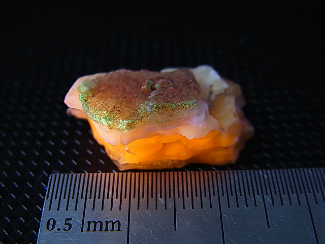 画像: Hokkaidoite北海道然別湖産蛍光オパール原石 3.1g