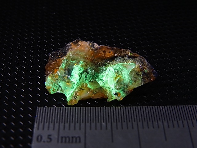 画像: Hokkaidoite北海道然別湖産蛍光オパール原石 1.4g