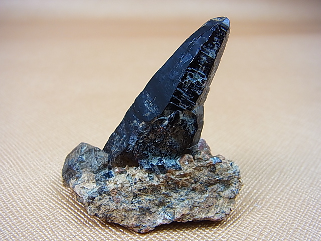 画像: ノルウェー産モリオン（ケアンゴーム）原石 22.7g