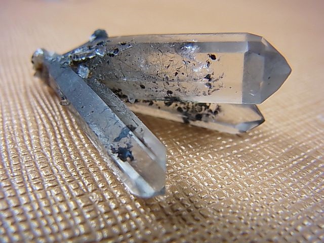 画像: ノルウェー産水晶ポイント（アクチノライト/ヘマタイト入り/連晶） 4.1g