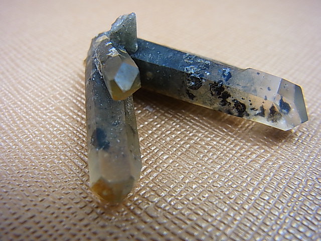 画像: ノルウェー産水晶ポイント（アクチノライト/ヘマタイト入り/連晶） 5.6g