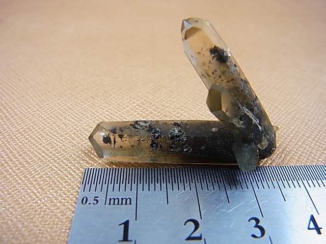 画像: ノルウェー産水晶ポイント（アクチノライト/ヘマタイト入り/連晶） 5.6g