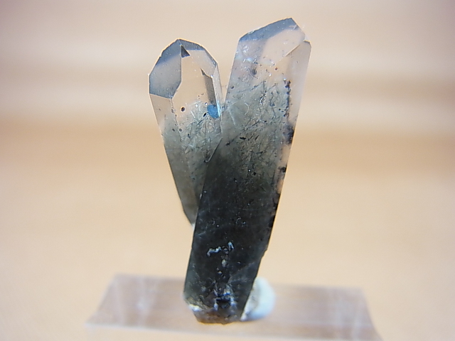 画像: ノルウェー産水晶ポイント（アクチノライト/ヘマタイト入り/連晶） 3.4g