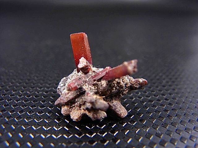 画像: メキシコ産レッドトパーズ原石（群晶） 1.5g