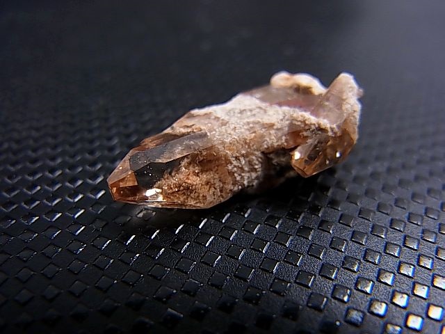 画像: メキシコ産レッドトパーズ（イエロー）原石 1.4g