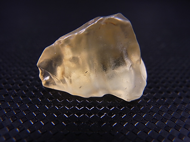 画像: ジュエリー品質：リビアングラス原石 3.0g