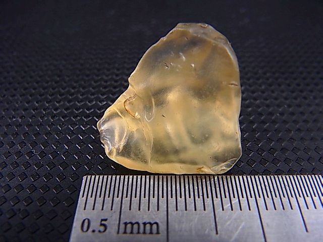 画像: ジュエリー品質：リビアングラス原石 3.0g