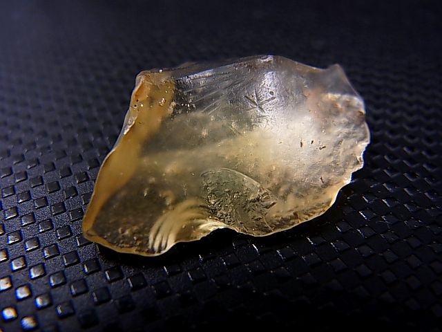 画像: ジュエリー品質：リビアングラス原石 2.5g