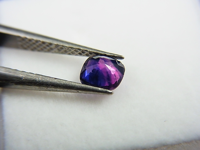 画像: ベトナムLuc Yen産シルキーサファイア・ルース（バイカラー） 0.5カラット