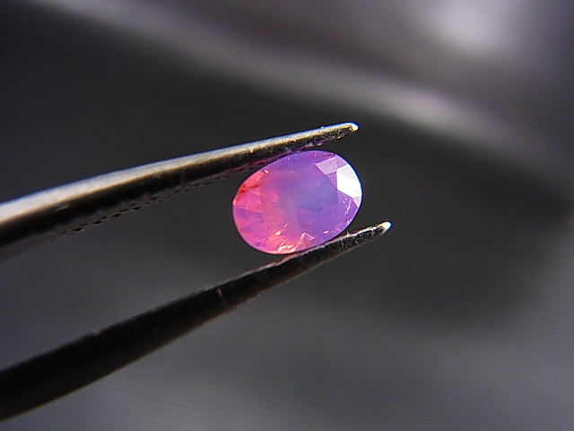 画像: ベトナムLuc Yen産シルキーサファイア・ルース（バイカラー） 0.4カラット