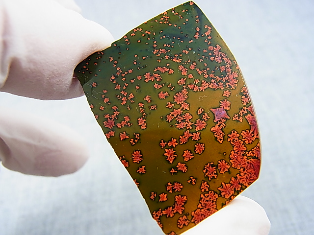 画像: 飯盛ラボストーン（IL-stone）「レアカラー：ブラッドストーン（紅葉石）」ガラス原石 65.8カラット