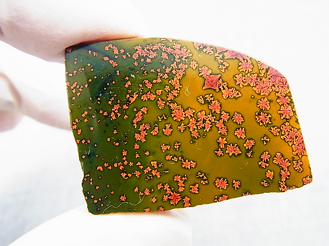 画像: 飯盛ラボストーン（IL-stone）「レアカラー：ブラッドストーン（紅葉石）」ガラス原石 65.8カラット