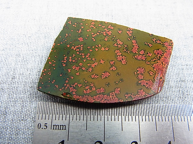 画像: 飯盛ラボストーン（IL-stone）「レアカラー：ブラッドストーン（紅葉石）」ガラス原石 65.8カラット