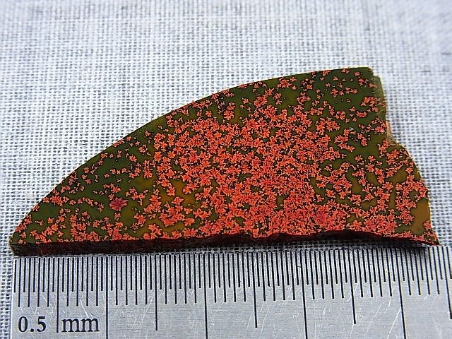 画像: 飯盛ラボストーン（IL-stone）「レアカラー：ブラッドストーン（紅葉石）」ガラス原石 32.3カラット