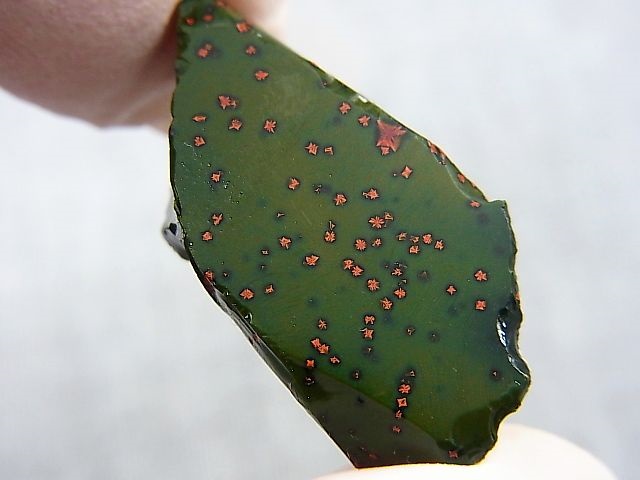 画像: 飯盛ラボストーン（IL-stone）「レアカラー：ブラッドストーン（紅葉石）」ガラス原石 21.6カラット