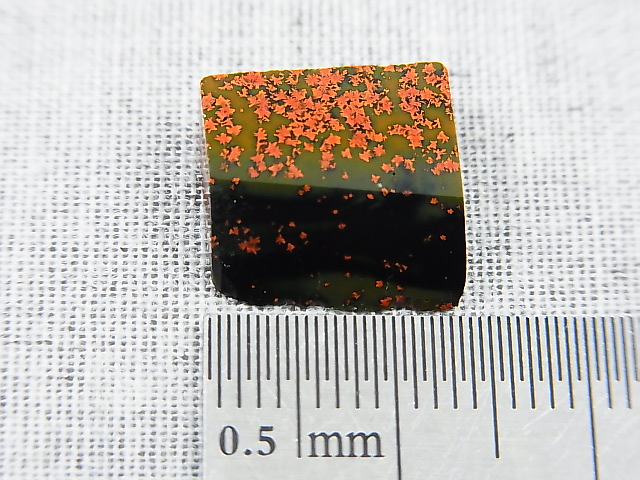 画像: 飯盛ラボストーン（IL-stone）「レアカラー：ブラッドストーン＆ブラック（紅葉石）」ガラス原石 9.1カラット