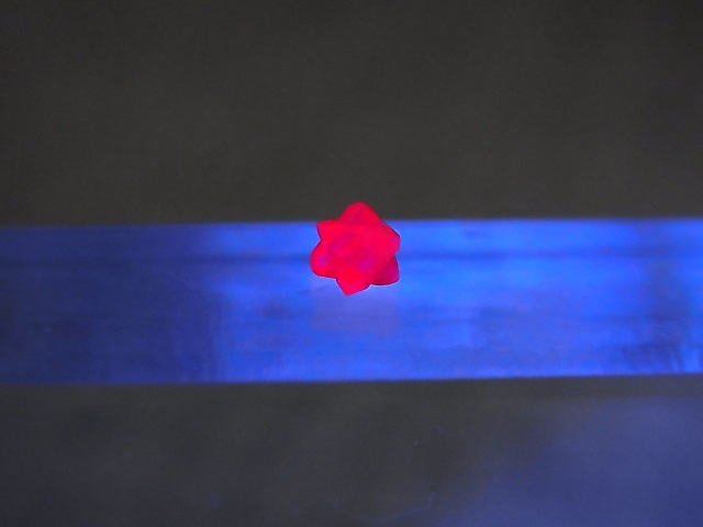 画像: ミャンマー・モゴック産レッドスピネル双晶原石「ダビデの星」 0.1カラット