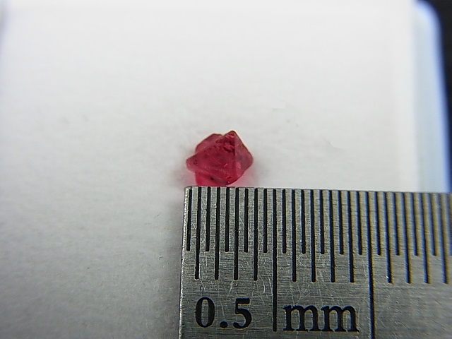 画像: ミャンマー・モゴック産レッドスピネル双晶原石「ダビデの星」 0.2カラット