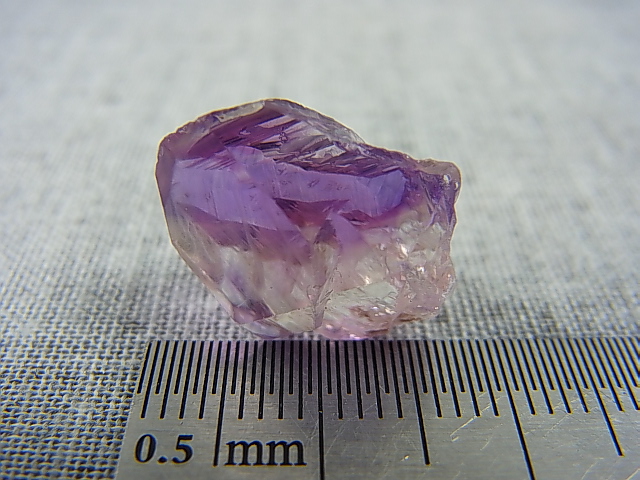 画像: ミャンマー・モゴック産ラベンダーアメジスト原石 2.4g