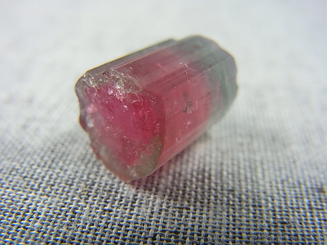 画像: アフガニスタン産バイカラートルマリン柱状結晶（ピンク/ブルーグリーン） 13.3カラット