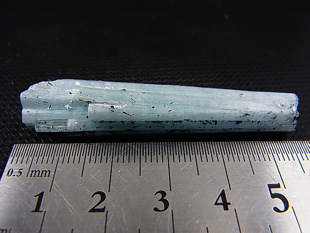 画像: ベトナム産連晶結束型アクアマリン原石（ブラックトルマリン付き） 8.2g