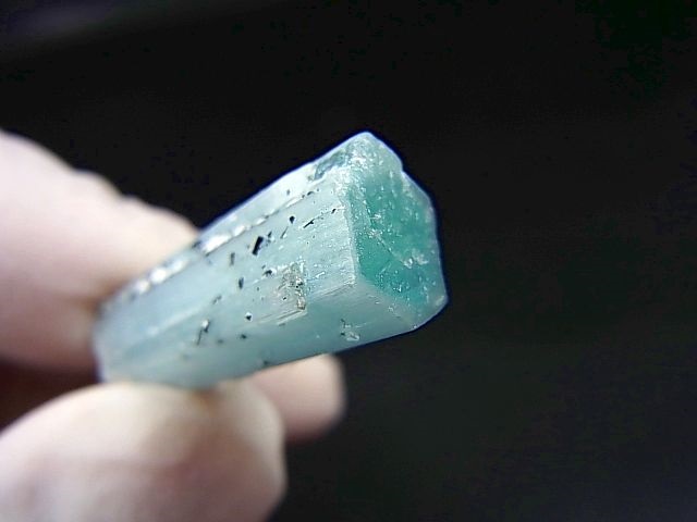 画像: ベトナム産連晶結束型アクアマリン原石（ブラックトルマリン付き） 3.9g