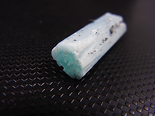 画像: ベトナム産連晶結束型アクアマリン原石（ブラックトルマリン付き） 3.9g