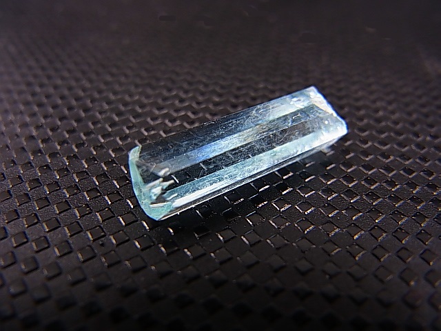 画像: ジェムグレード宝石需要品質：ベトナム産アクアマリン柱状結晶原石 3.9カラット