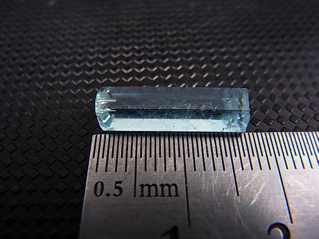 画像: ジェムグレード宝石需要品質：ベトナム産アクアマリン柱状結晶原石 3.9カラット