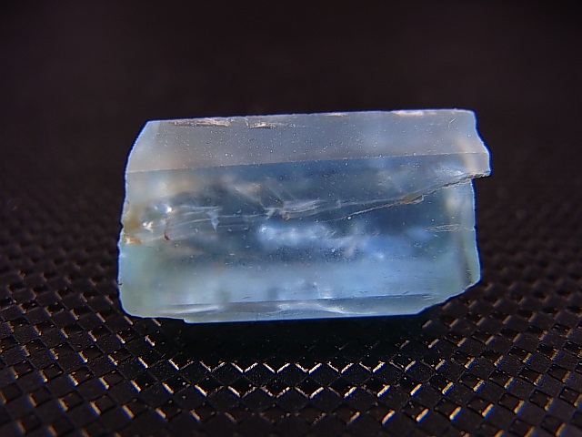 画像: ジェムグレード宝石需要品質：ベトナム産アクアマリン柱状結晶原石 22.1カラット