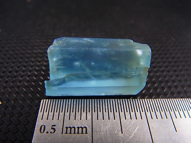 画像: ジェムグレード宝石需要品質：ベトナム産アクアマリン柱状結晶原石 22.1カラット