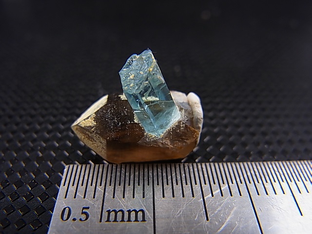 画像: ベトナム・タインホア産アクアマリン付きスモーキー水晶（ブラックトルマリン付き） 1.4g