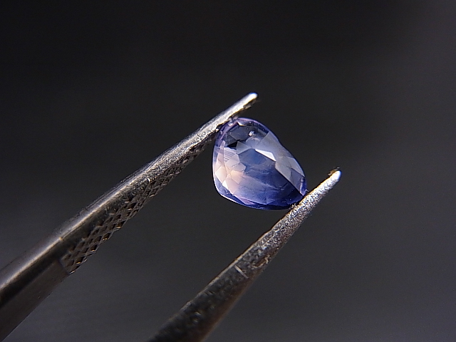 画像: ベトナムLuc Yen産シルキーサファイア・ルース（バイカラー/ハート） 0.4カラット