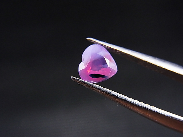 画像: ベトナムLuc Yen産シルキーサファイア・ルース（バイカラー/ハート） 0.6カラット